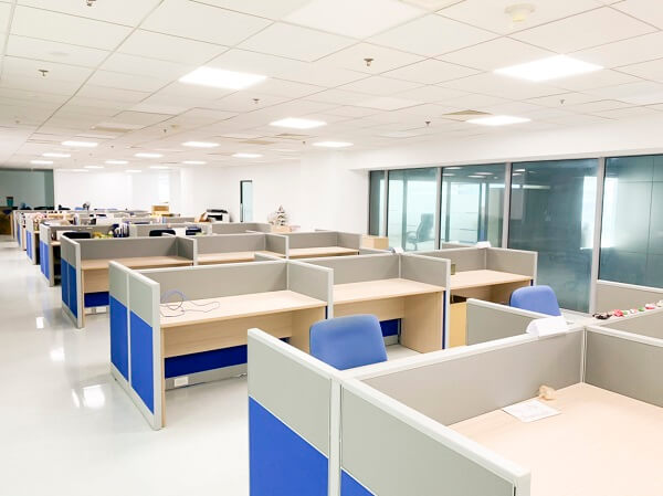Vách Ngăn Bàn Khung Nhôm Bọc Nỉ MDF